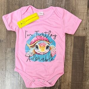 SHEIN Pink Turtle Print Kids Bodysuit